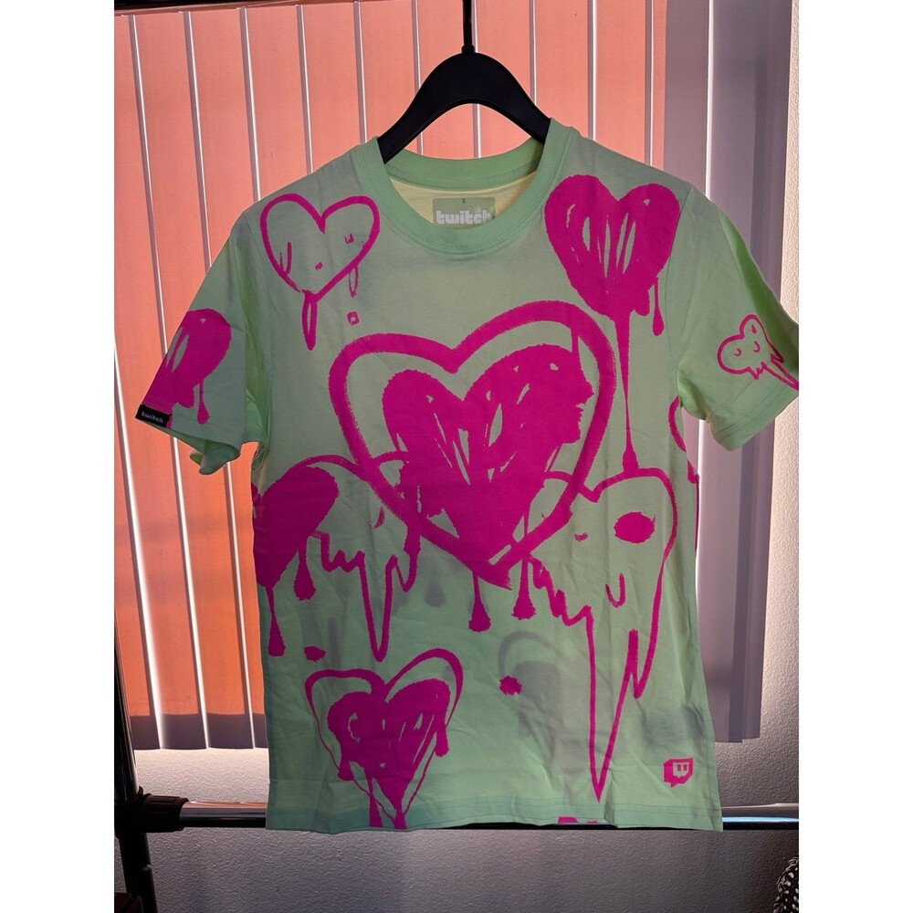 NWOT Men’s Twitch Green /Pink Dripping Hearts Design Shirt Size Small